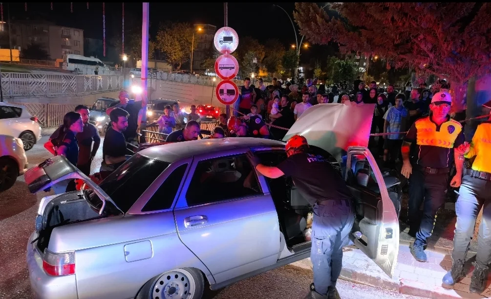 Kazada sıkışan sürücü için ekipler seferber oldu