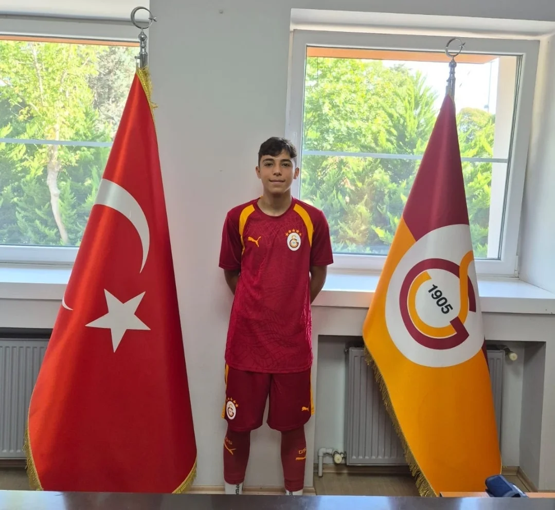 İnegölspor'un genç yıldızı Galatasaray'a transfer oldu İnegölspor'un genç yıldızı Galatasaray'a transfer oldu