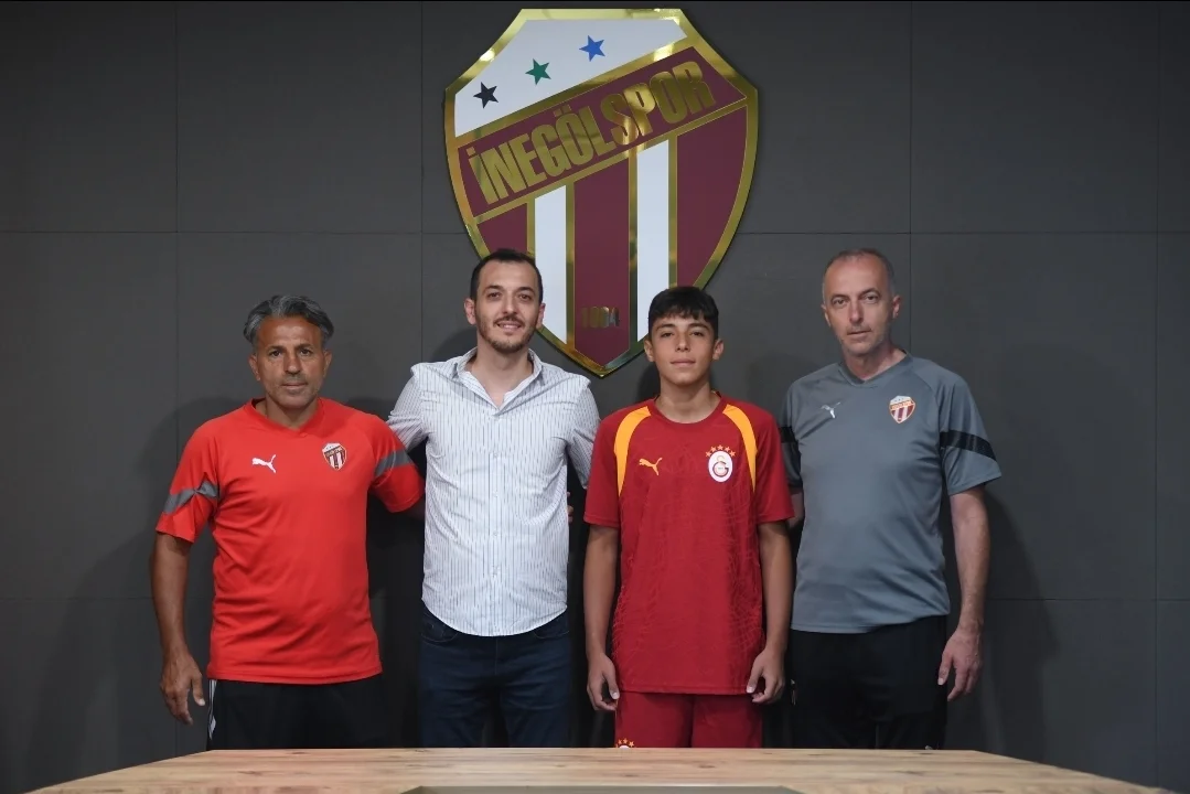 İnegölspor'un genç yıldızı Galatasaray'a transfer oldu İnegölspor'un genç yıldızı Galatasaray'a transfer oldu