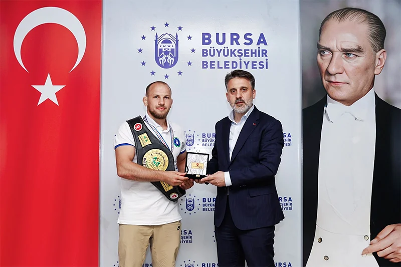 Başkan Vekili Biba'dan dünya şampiyonu güreşçiye tebrik