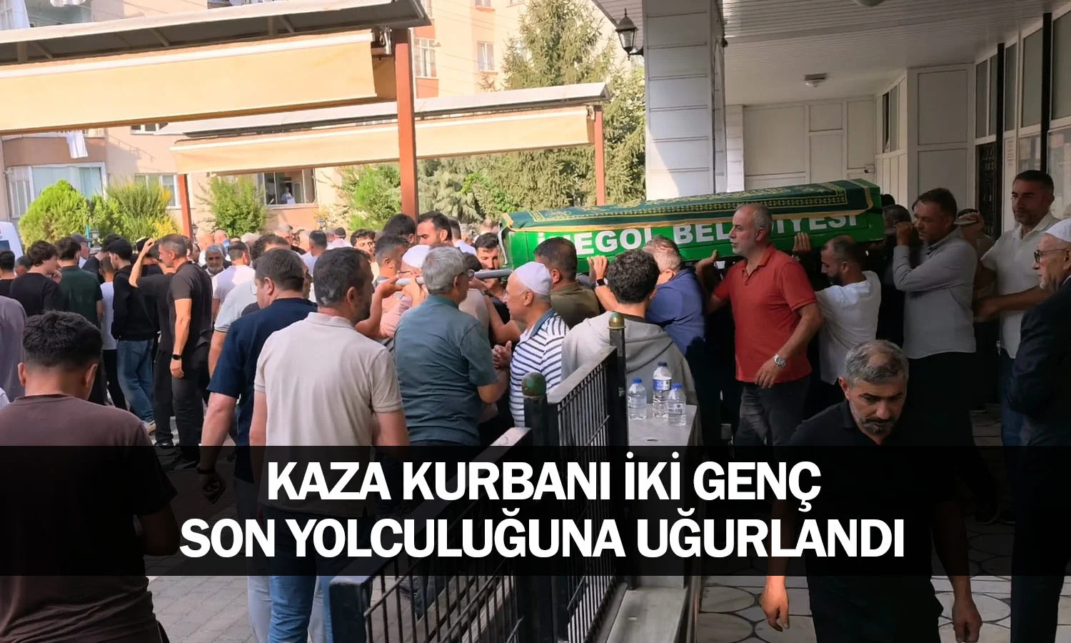 Kaza kurbanı iki genç son yolculuğuna uğurlandı
