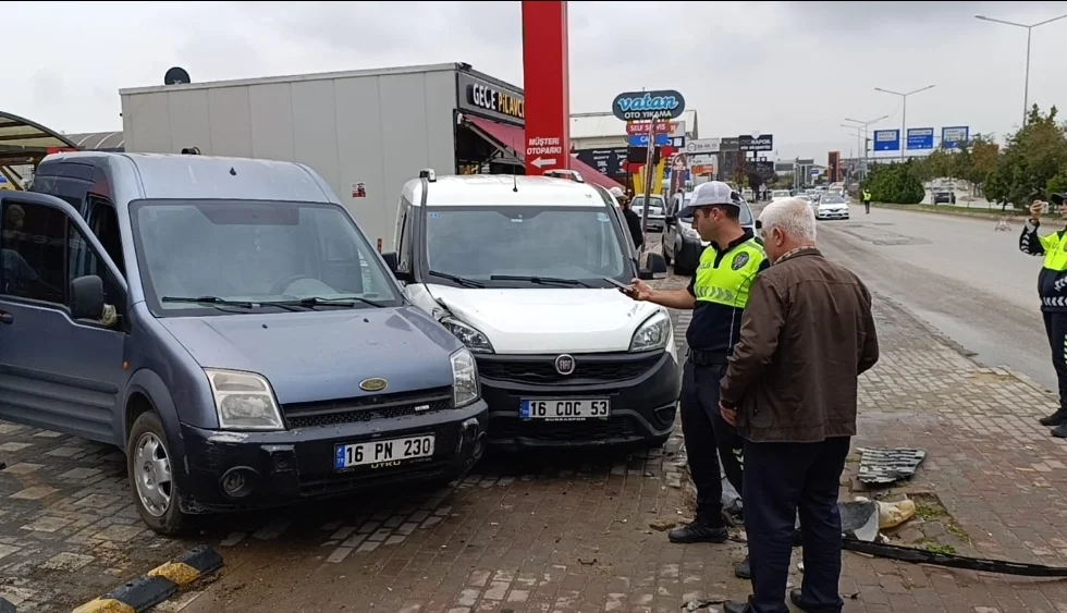 İnegöl'de yağışla gelen kaza
