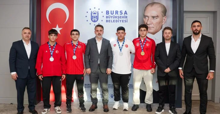 Başkan Vekili Biba, Bursa’nın gururu güreşçileri ağırladı