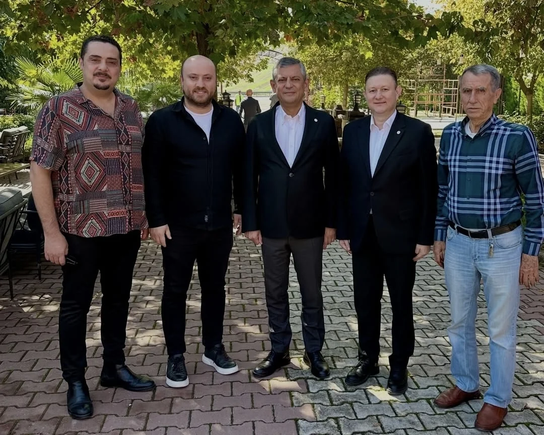 Özgür Özel İnegöl’de köfte molası verdi
