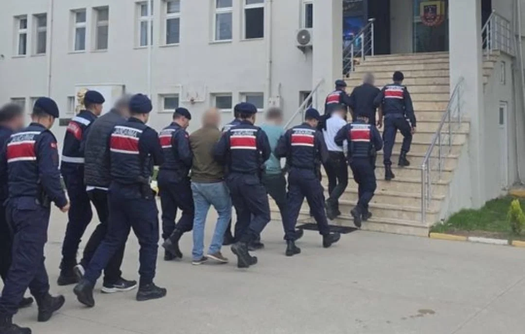 Bursa'da uygulama noktalarını Whatsapp'tan paylaşan 8 kişiye gözaltı