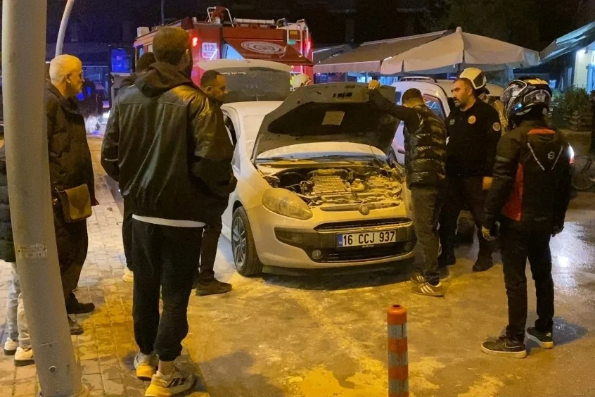 İnegöl’de Seyir Halindeki Araçta Yangın Paniği!