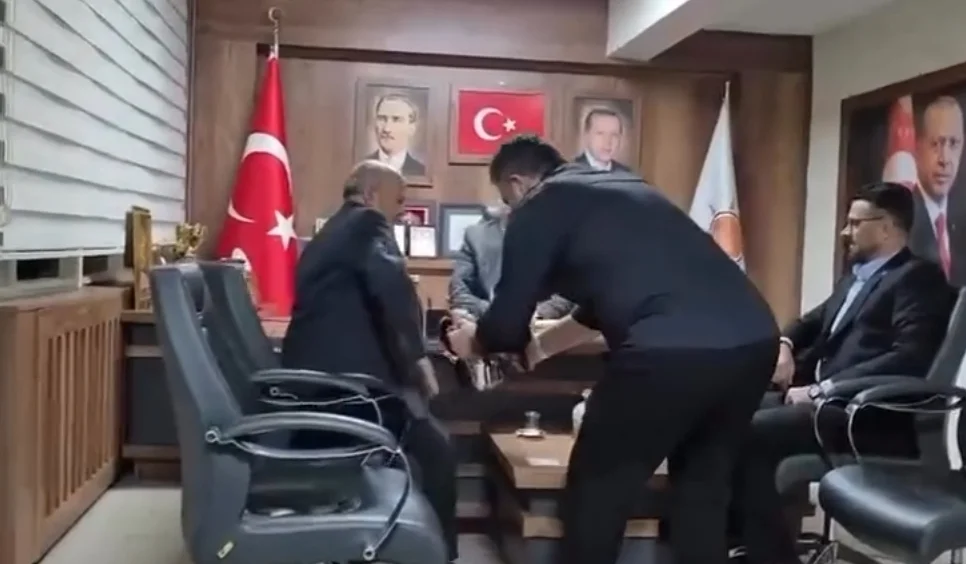 Bu kez o şakalandı!