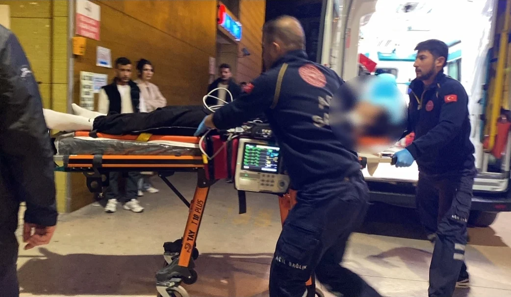 İnegöl'de Balkondan Düşen Genç Yaşam Mücadelesi Veriyor