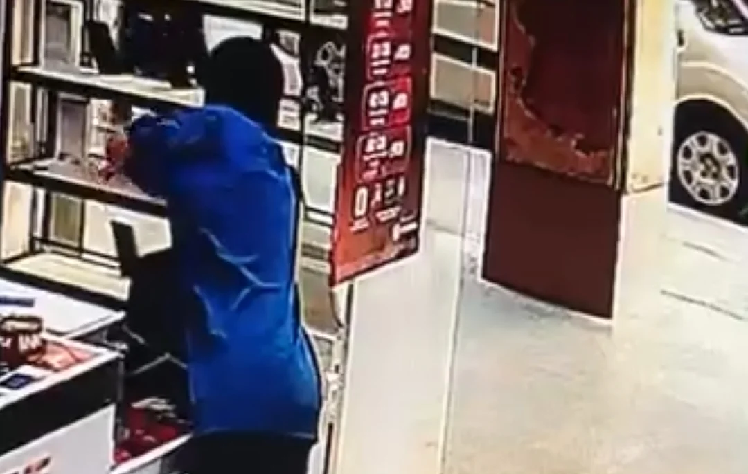 İnegöl’de telefon hırsızının rahat tavırları dikkat çekti