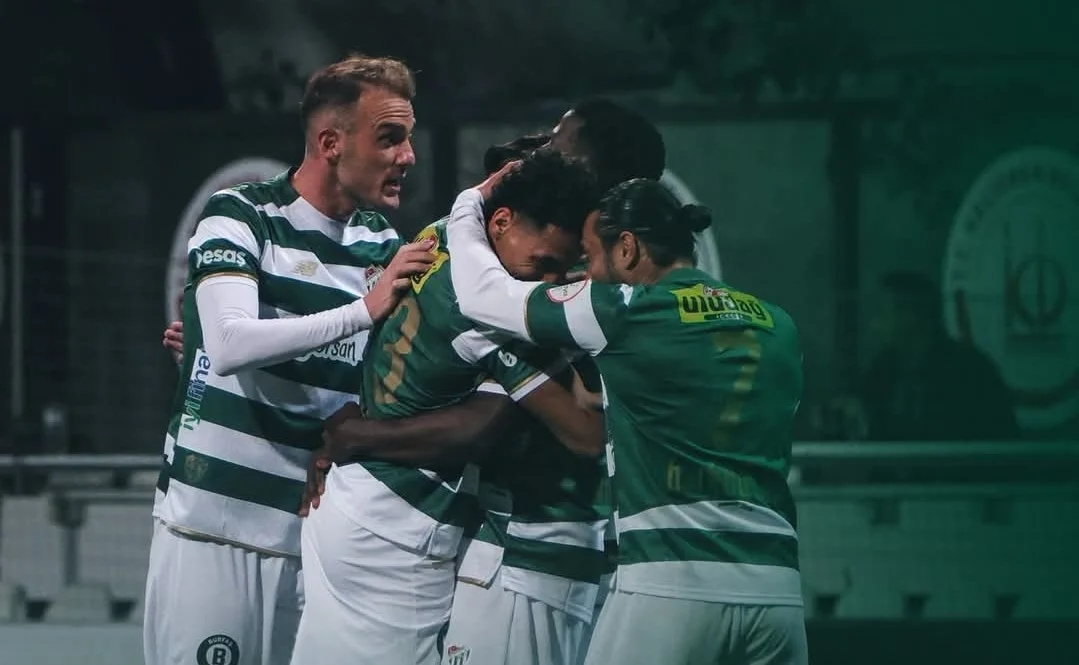 Bursaspor deplasmandan lider dönüyor!