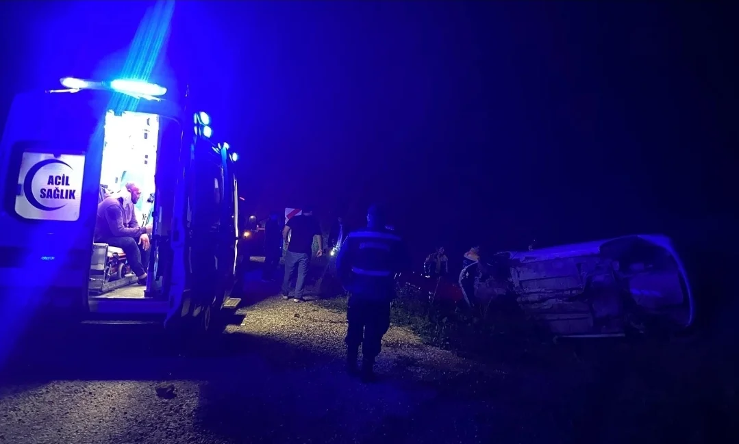 ​İnegöl’de Kontrolden Çıkan Otomobil Devrildi