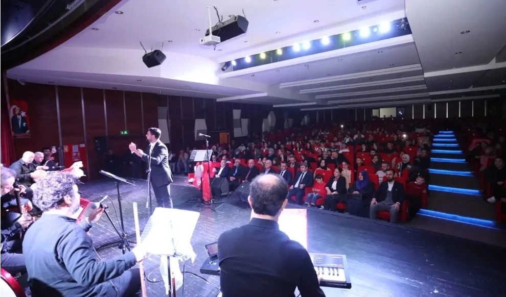 İnegöl Belediyesi Gençlik Korosundan Cumhuriyet Konseri